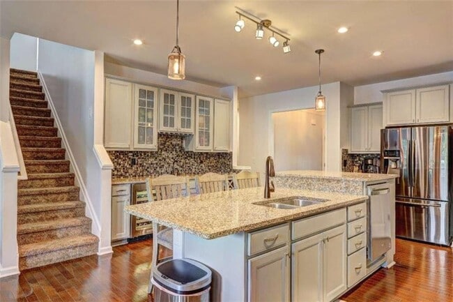 Building Photo - 409 Golden Rod Ct