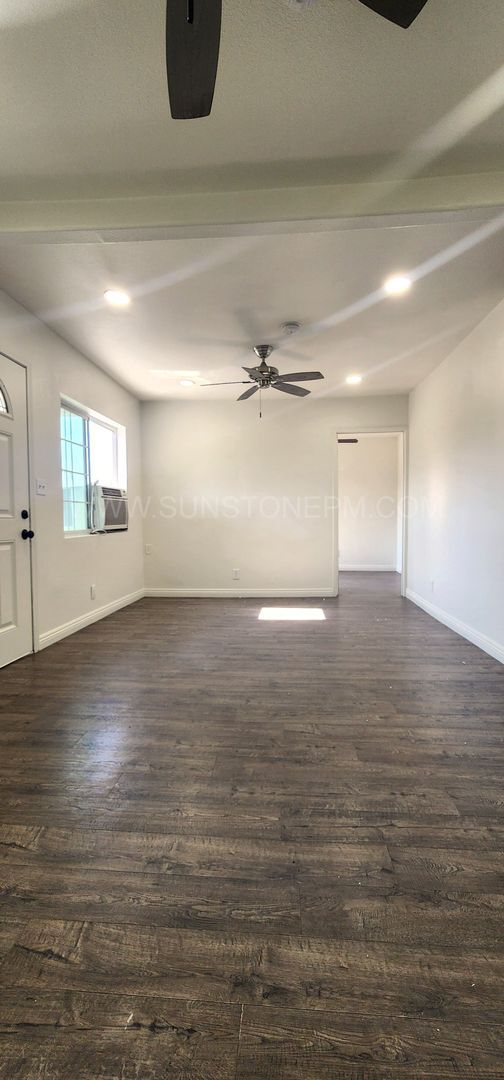 Building Photo - 3 Bedroom, 1 Bathroom