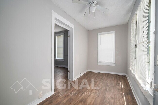 Building Photo - 625 5th Way