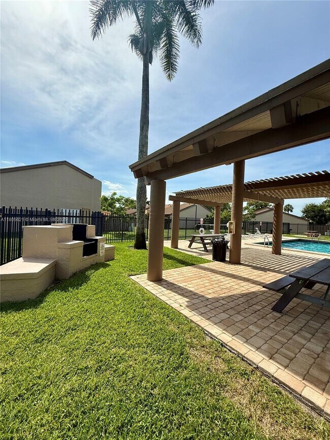 Building Photo - 2062 SW 82nd Ave