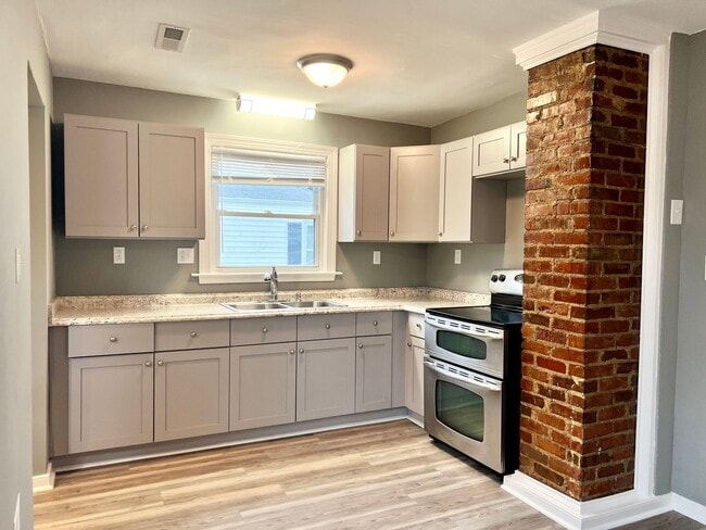 Building Photo - 3209 Chesham St