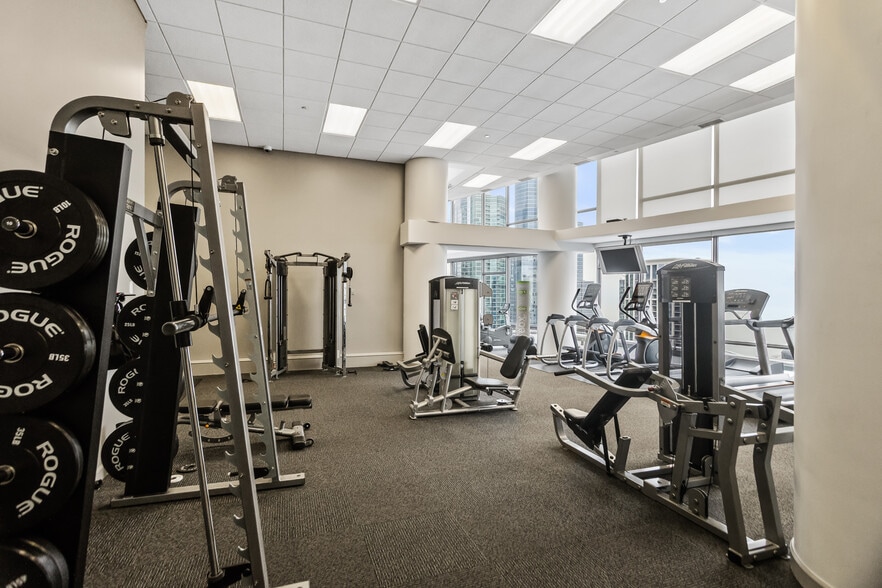 Building Photo - 100 E 14th St