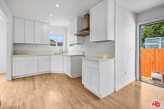 Building Photo - 21431 Moneta Ave