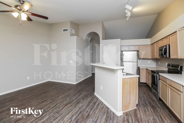 Building Photo - 842 E Glenmere Dr