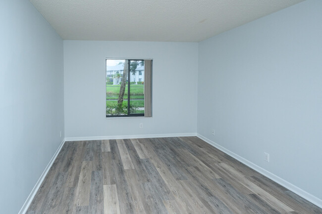 Building Photo - 1015 Green Pine Blvd