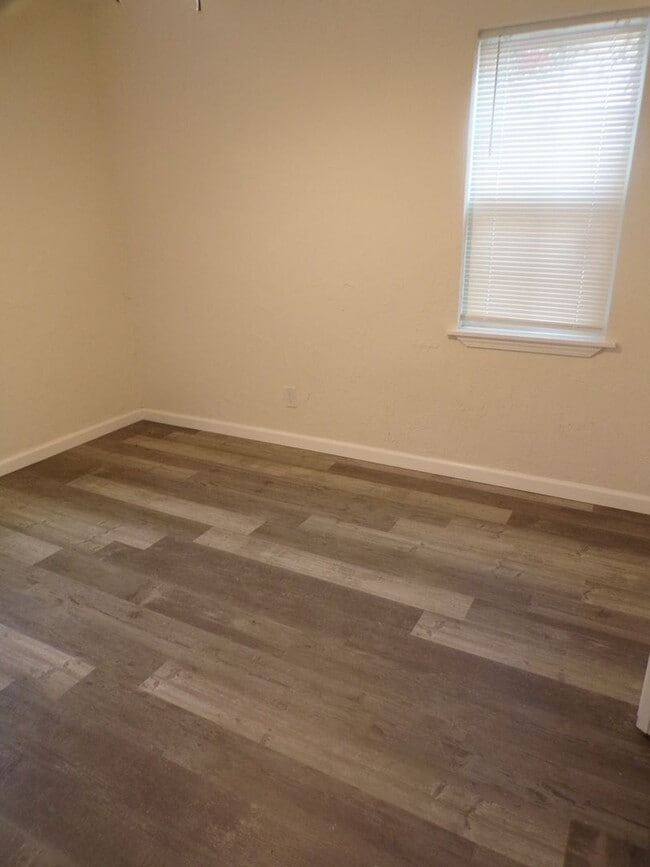 Building Photo - Great redo across the street form Pat Henry Elementary School