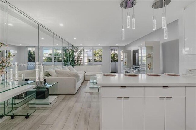 Building Photo - 100 Lincoln Rd