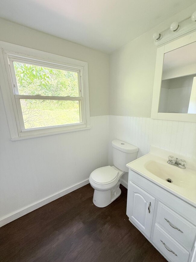 Building Photo - Beautiful Newly Renovated 2BD 1BA Home in ...