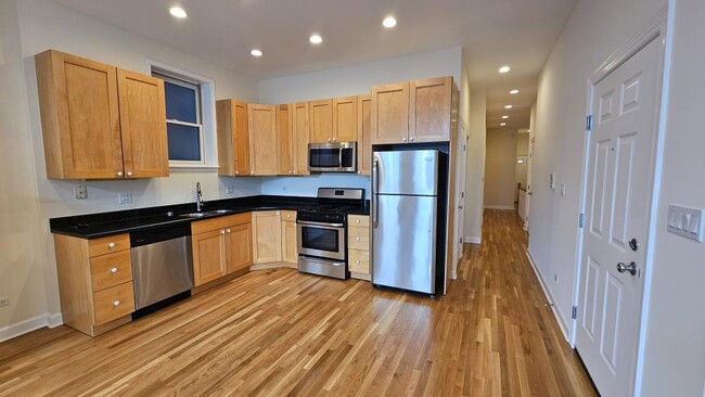 Building Photo - 2 bedroom in Chicago IL 60622