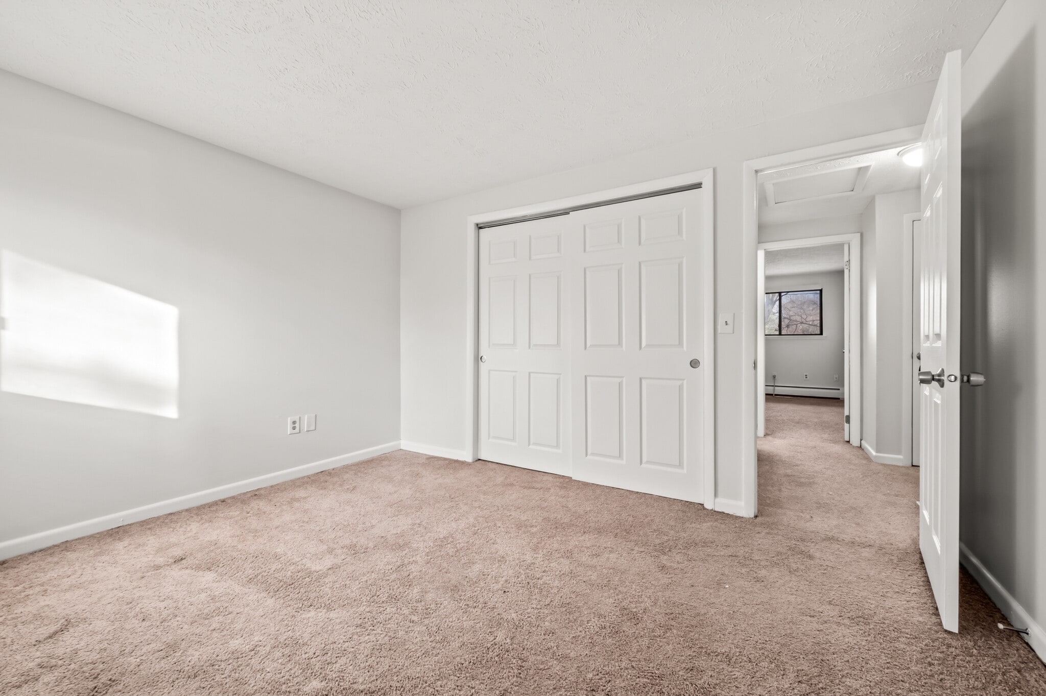 Building Photo - 343 Oakland St