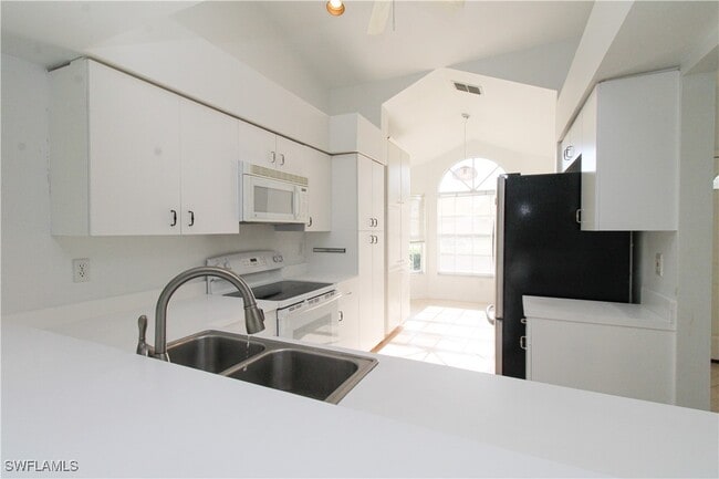 Building Photo - 10201 Regent Cir