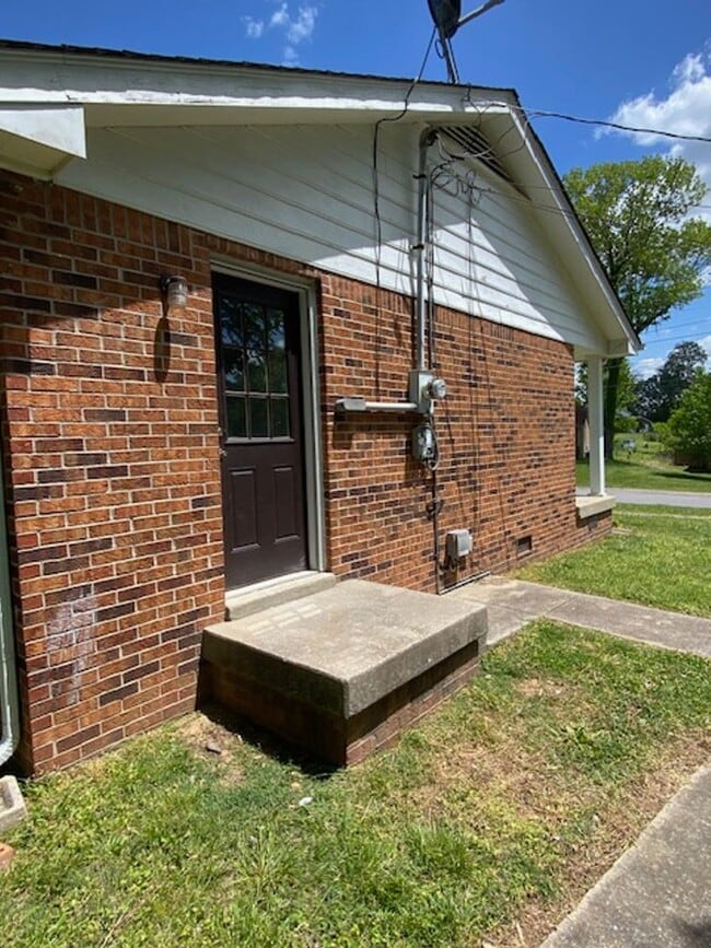 Building Photo - 725 Overton Dr