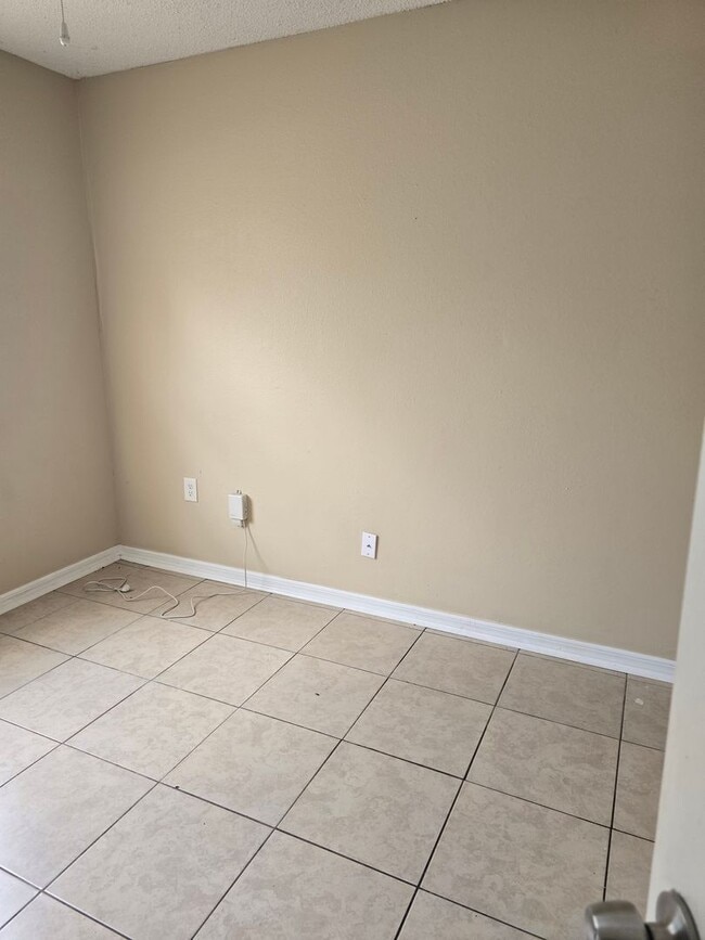 Building Photo - Three bedroom two bath home