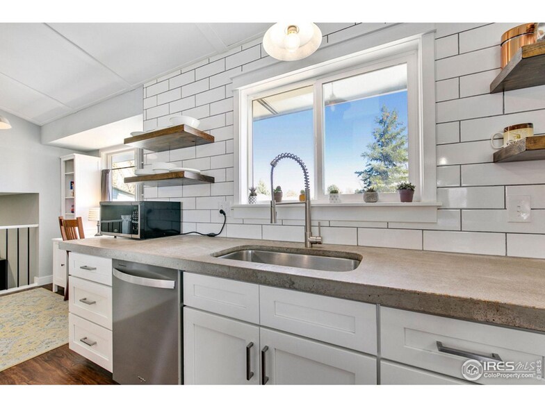 Building Photo - 930 Rocky Mountain Way