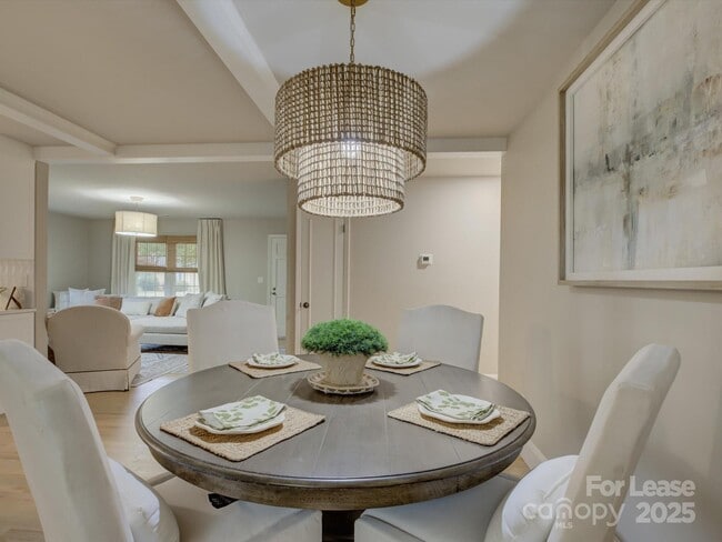 Building Photo - 2016 Wedgedale Dr