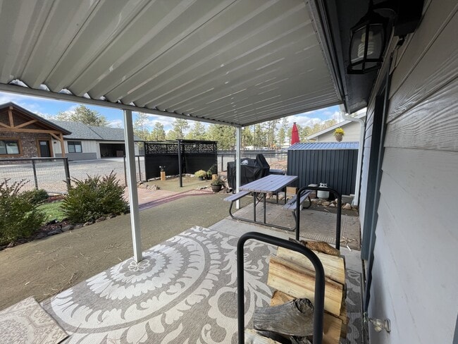Building Photo - 5811 Wagon Wheel Ln