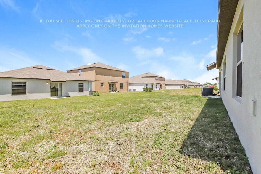Building Photo - 1585 Blue Rose Dr