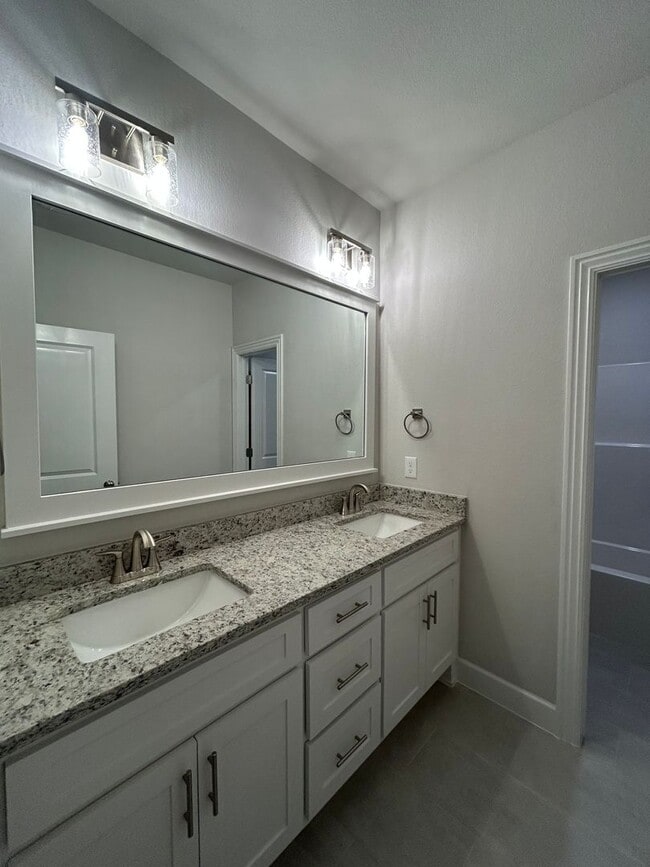 Building Photo - Beautiful Modern Home in Pea Ridge!