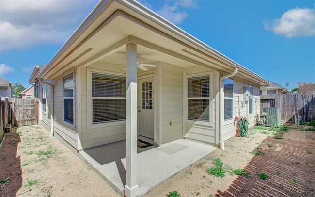 Building Photo - 15910 Cottage Ivy Cir