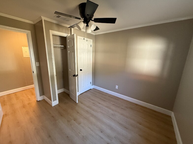 Building Photo - 201 Forest Ave