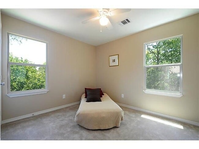 Building Photo - 6812 Syracuse Cove