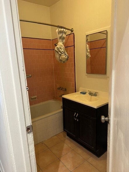 Building Photo - 414 N Orange Grove Ave