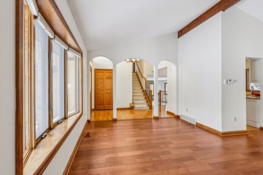 Building Photo - 6235 Sunnywood Dr