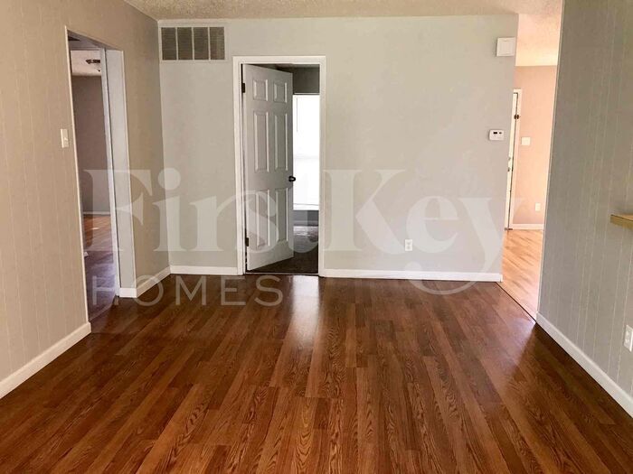 Building Photo - 6863 Foxbend Ct