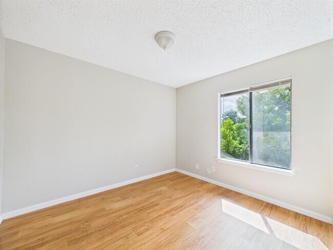 Building Photo - 9520 Quail Village Ln