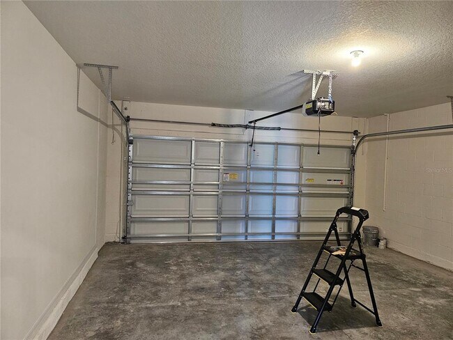 Building Photo - 35711 Sunflower Hl Dr