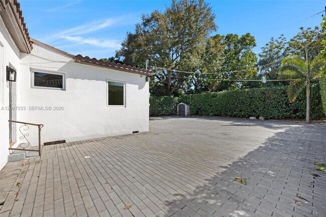 Building Photo - 6476 SW 10th Terrace