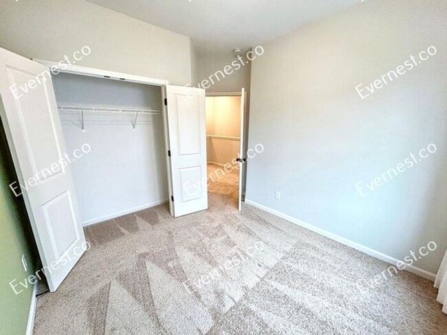 Building Photo - Spacious & Bright 3-Bedroom Townhome with ...