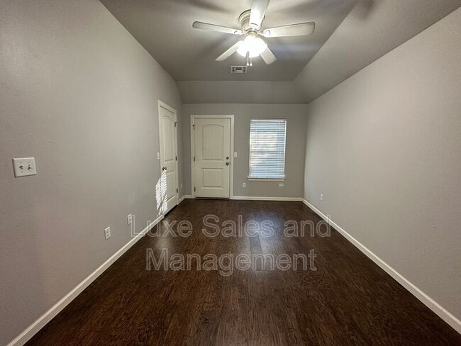 Building Photo - 4600 Loch Ln