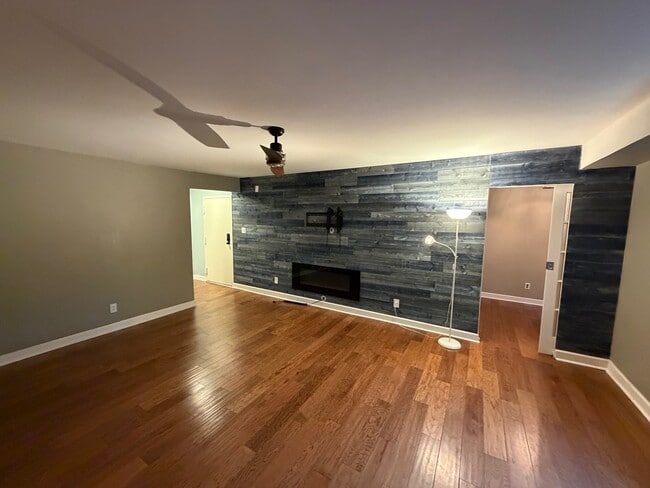 Building Photo - 4000 Gypsy Ln