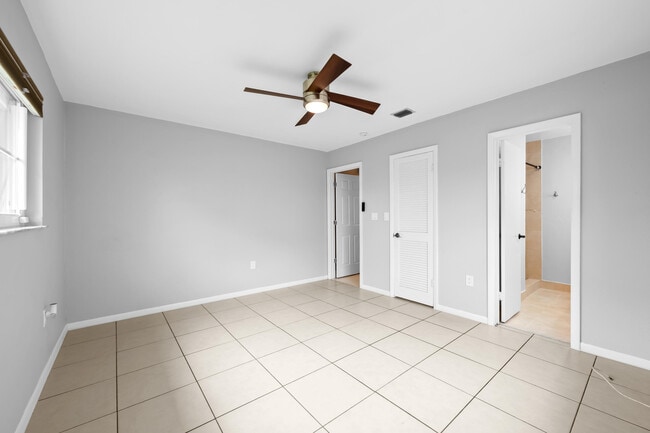 Building Photo - 313 SE 4th Terrace