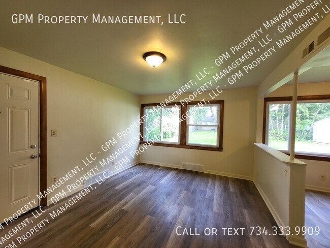 Building Photo - 32258 Oscoda Ct