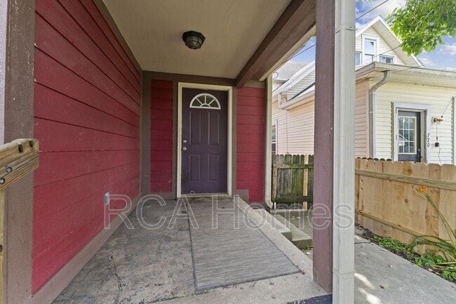 Building Photo - 726 Sanders St