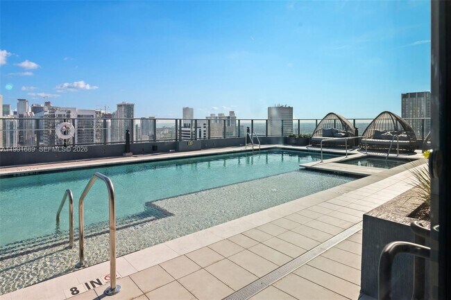 Building Photo - 121 NE 5th St