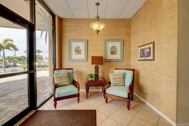 Building Photo - 5061 N Hwy A1A