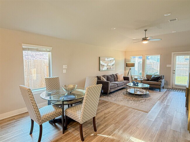 Building Photo - 10542 Preserve Wy