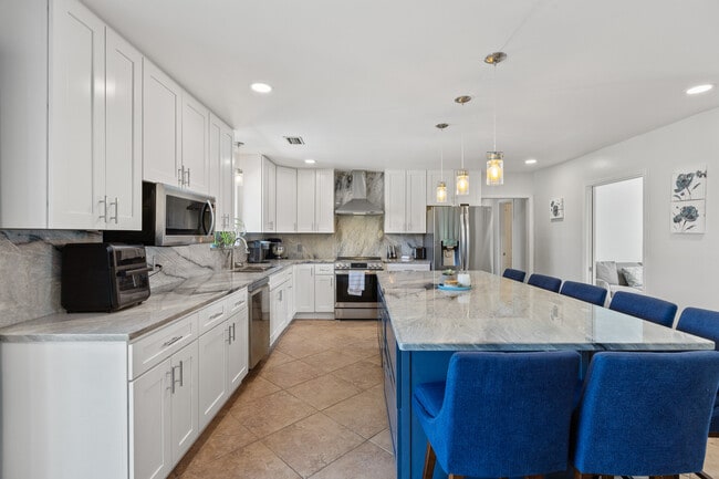 Building Photo - 1151 Ceylon Ct