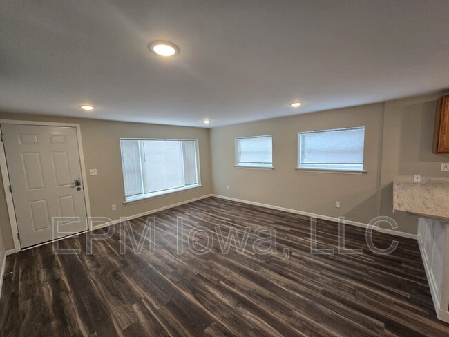 Building Photo - 308 1/2 12th Avenue