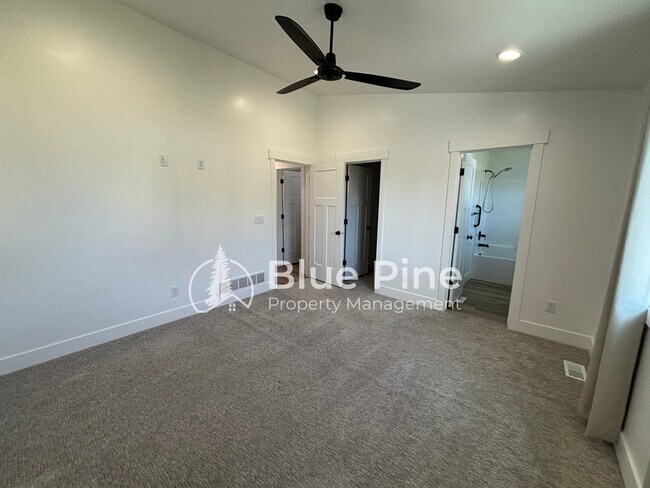 Building Photo - 4403 E Hatch Holw Ln