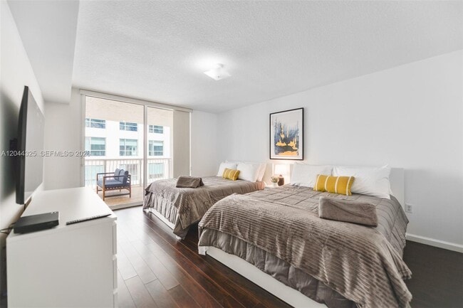 Building Photo - 1200 Brickell Bay Dr