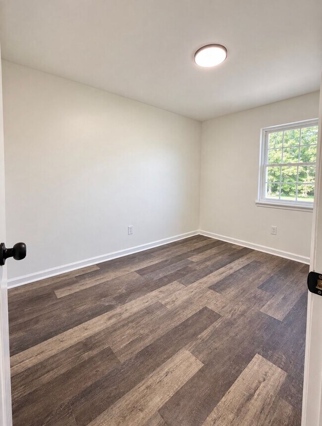 Building Photo - 156 Urqhart Way