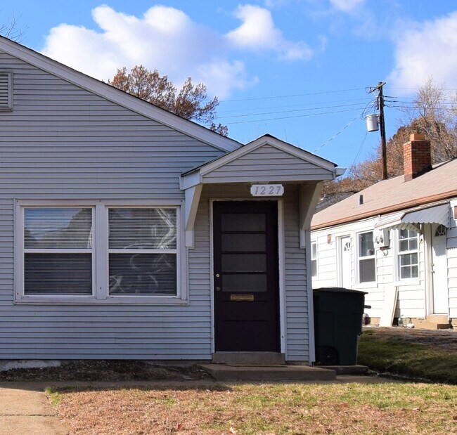 Building Photo - 1227 Louisville ave