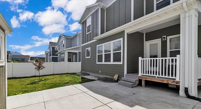 Building Photo - Your Next Home Awaits!