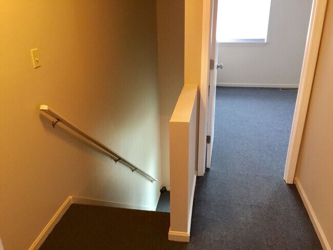 Building Photo - Condo in Shelbyville!