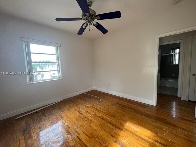 Building Photo - 1421 SW 37th Ave