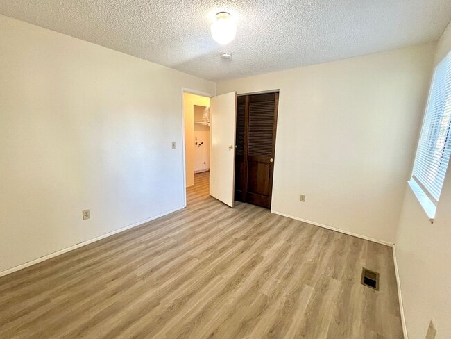 Building Photo - South Tabor Neighborhood Home with Spaciou...